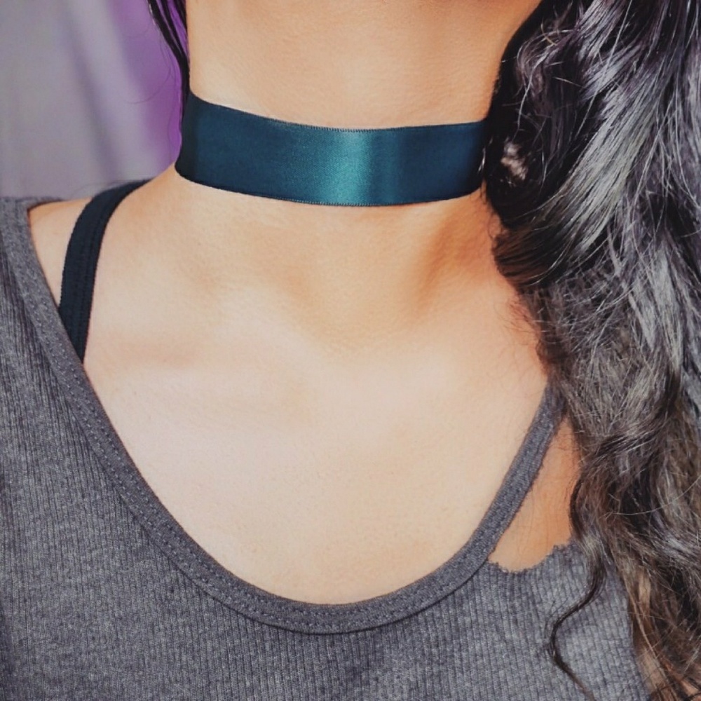 ๐NEW๐ Lux Grunge Teal Ribbon + Gold Choker - Picture 2 of 3