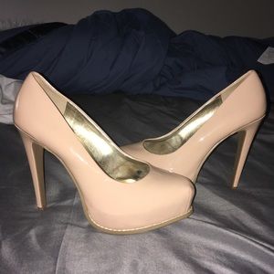 Simply Vera Wang Nude Heels Sz 8