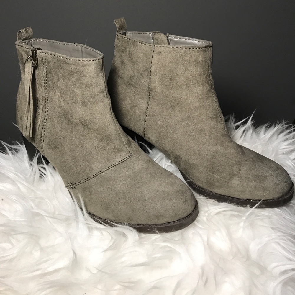 Tan/grey booties