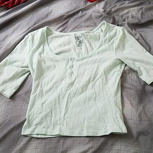 Medium sleeve crop top