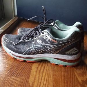 *PRICE REDUCTION* Asic nimbus 19 *NEED GONE*