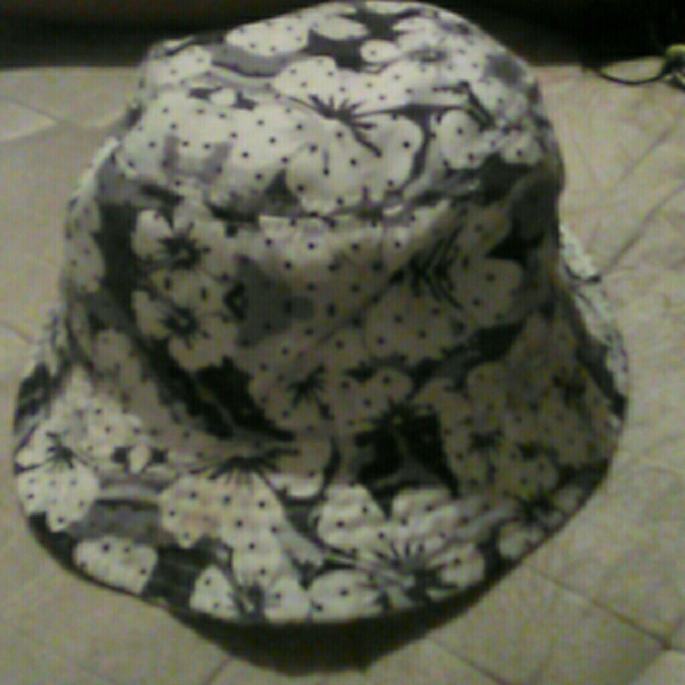 Bucket hat
