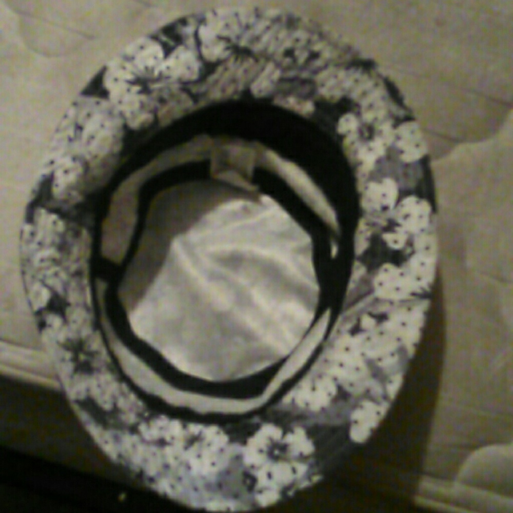 Bucket hat - Picture 2 of 3