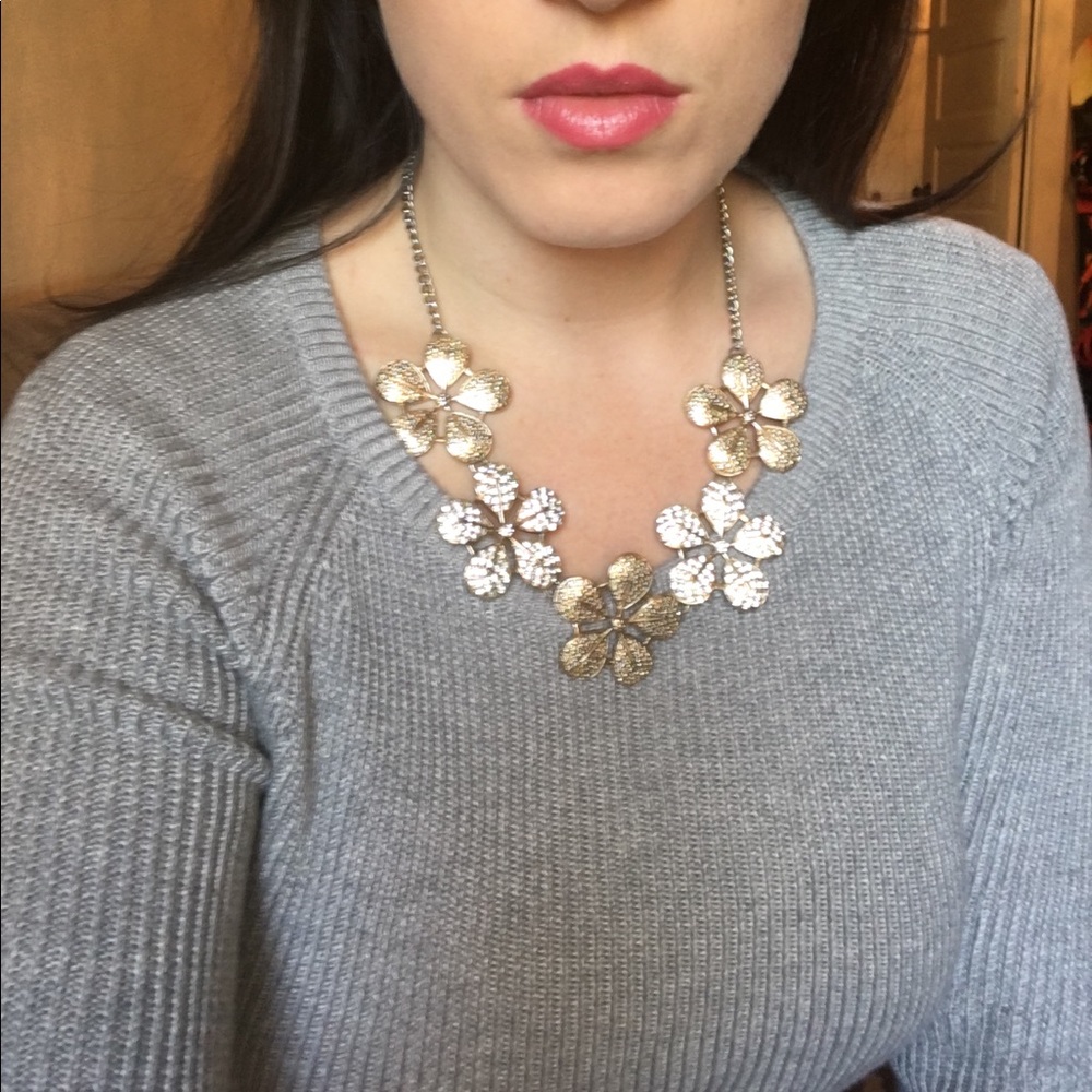 ✨ Gold Flower Necklace