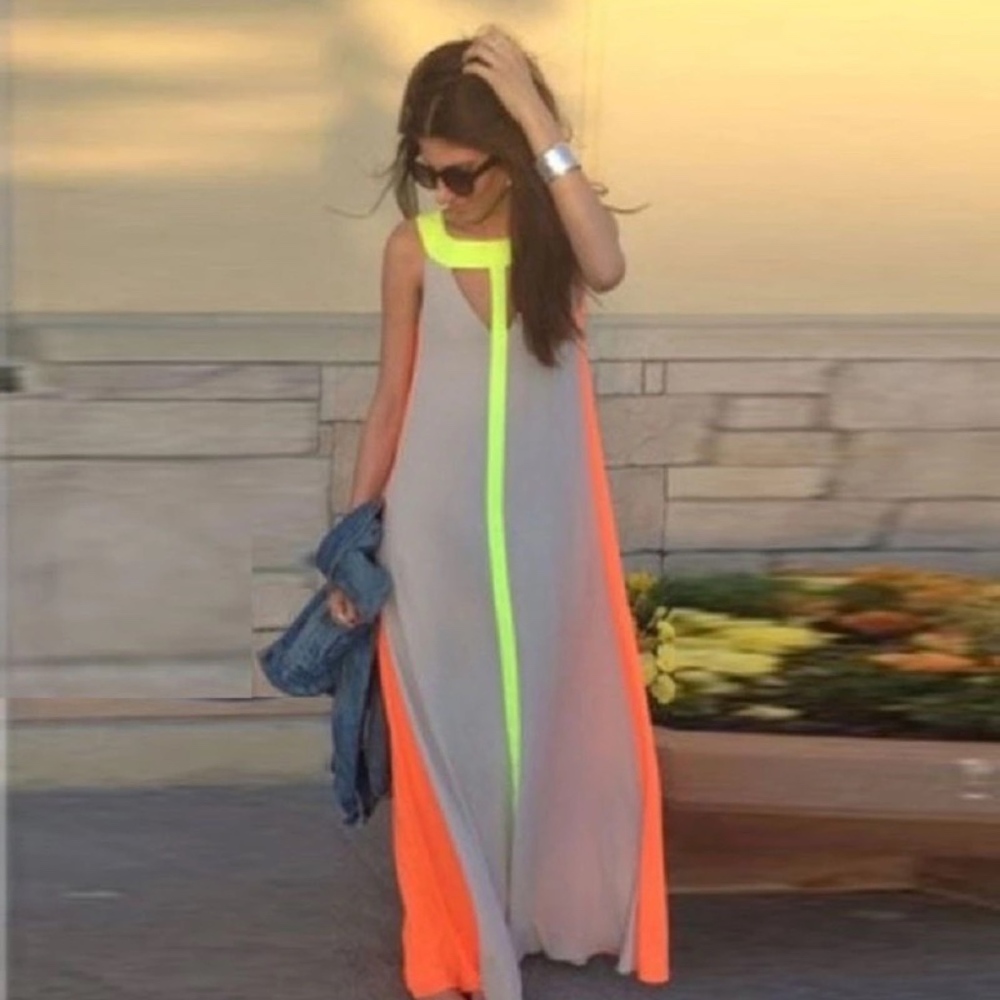 SALE! Sexy & Flirty Maxi with Unique design - Picture 4 of 4