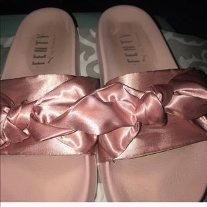 Fenty bow slides