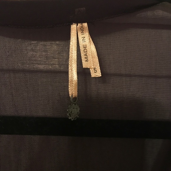 Peace and Pearls Blouse size small - Picture 2 of 3