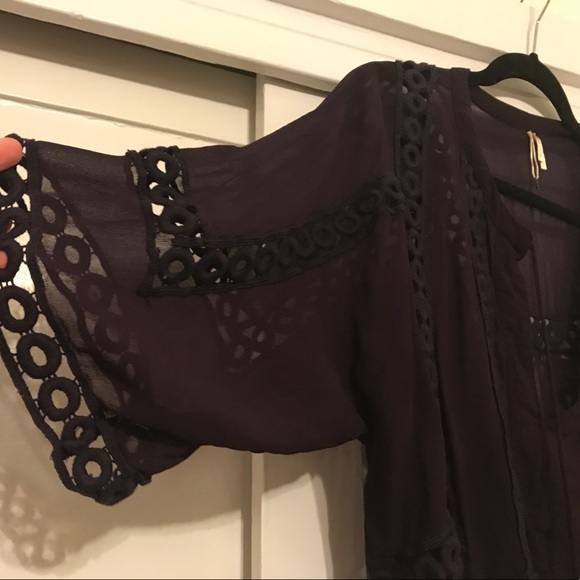 Peace and Pearls Blouse size small - Picture 3 of 3