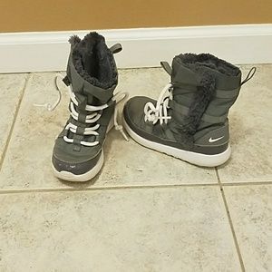 Nike girls winter boots Child size 11