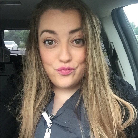 Meet your Posher, Lauren - Picture 1 of 1