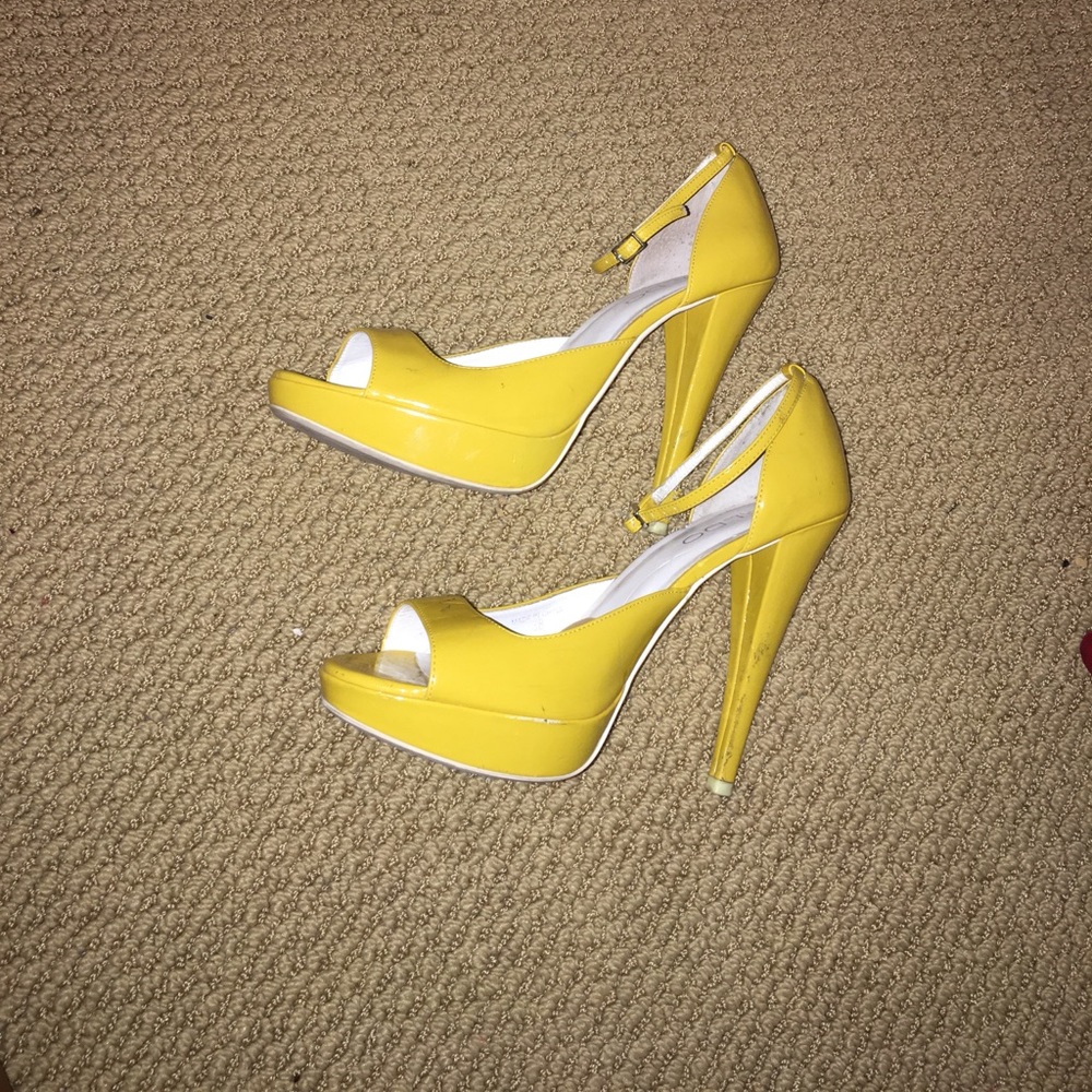Aldo mustard ankle tie pumps
