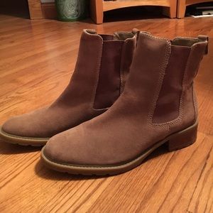 St. John's Bay boots size 11