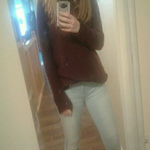 Super comfy maroon sweater perfect for the fall