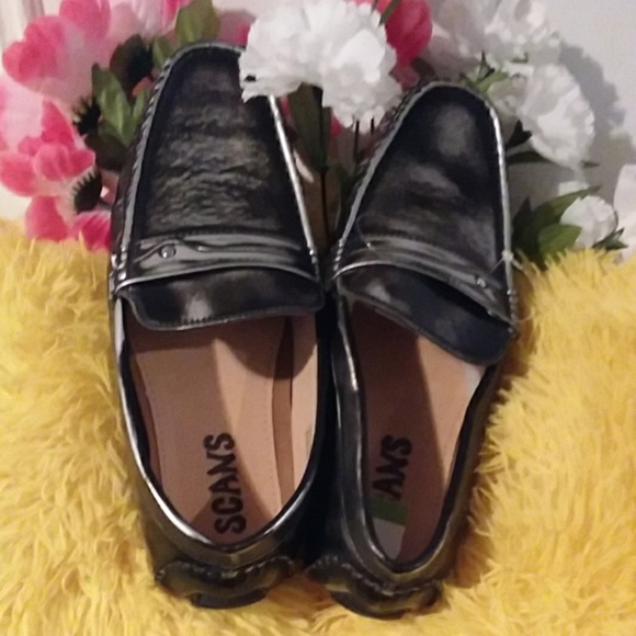 ADORABLE  SCANS LEATHER LINING MEN'S SILVER SHOE NWOT - Picture 2 of 4