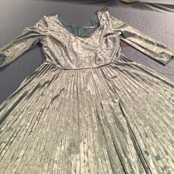 NYC&Co Tall Pleated Velvet Dress. - Picture 5 of 6