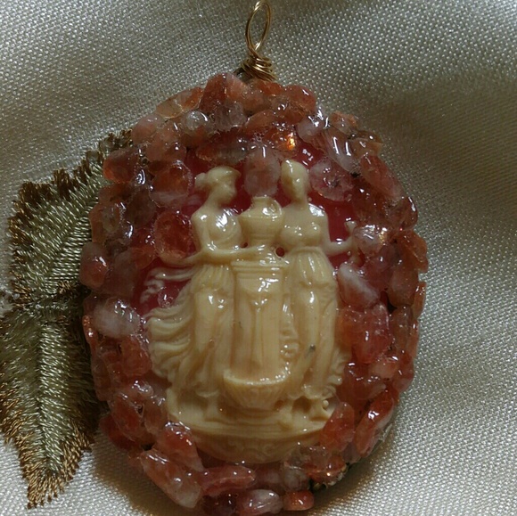 #0069 Cameo and Sunstone Pendant - Picture 1 of 4