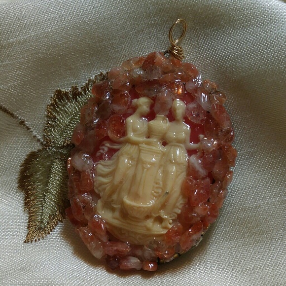 #0069 Cameo and Sunstone Pendant - Picture 2 of 4