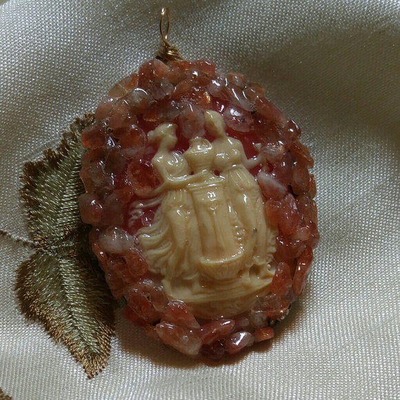 #0069 Cameo and Sunstone Pendant - Picture 3 of 4