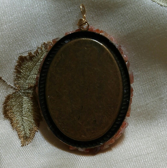 #0069 Cameo and Sunstone Pendant - Picture 4 of 4