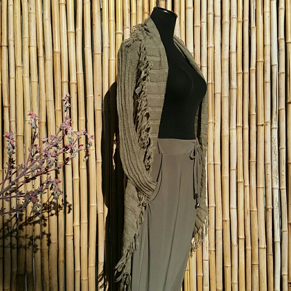 BRAND NEW SEDUZIONE Olive Knit Seashell Fringe Cardigan - Picture 3 of 5