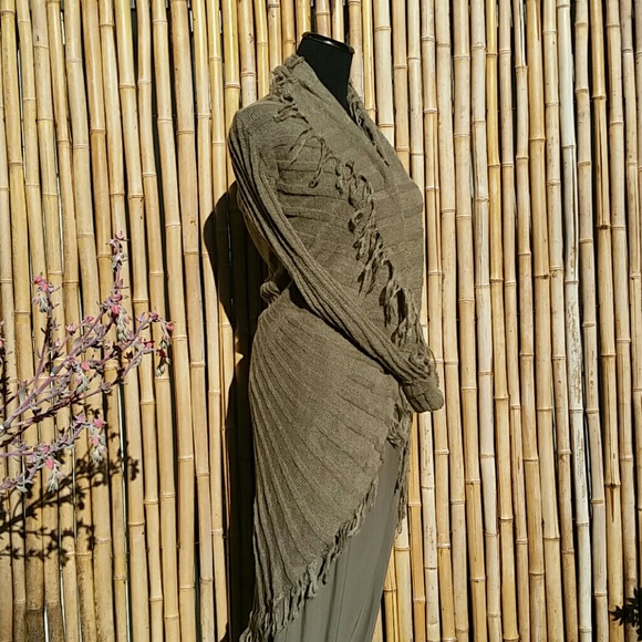 BRAND NEW SEDUZIONE Olive Knit Seashell Fringe Cardigan - Picture 2 of 5