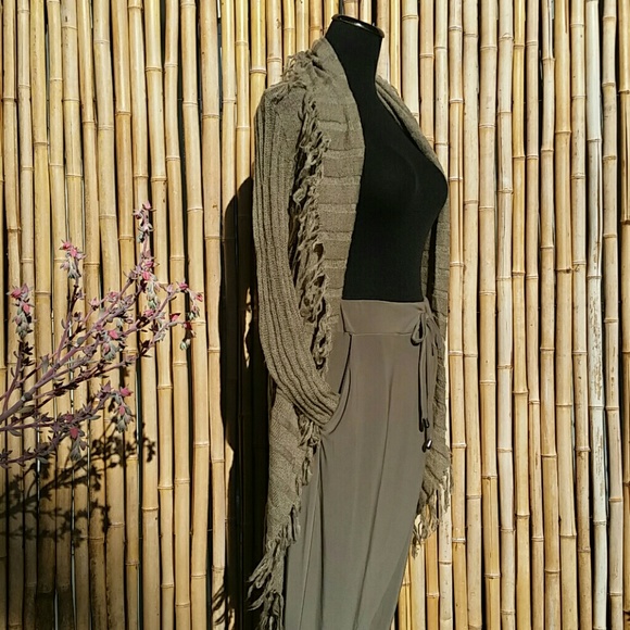 BRAND NEW SEDUZIONE Olive Knit Seashell Fringe Cardigan - Picture 3 of 5