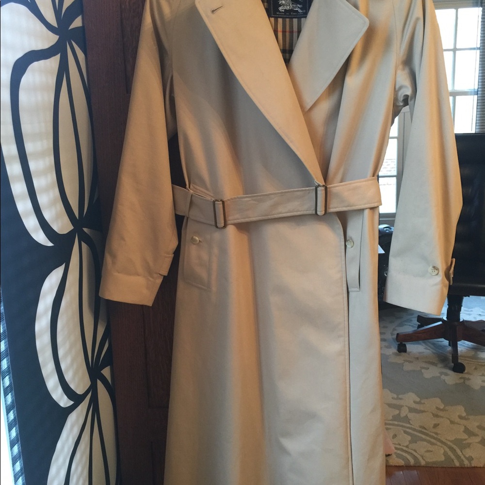 Authentic Burberry Trench - purchased in Paris!