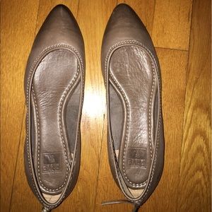 7M Frye Regina ballet flats