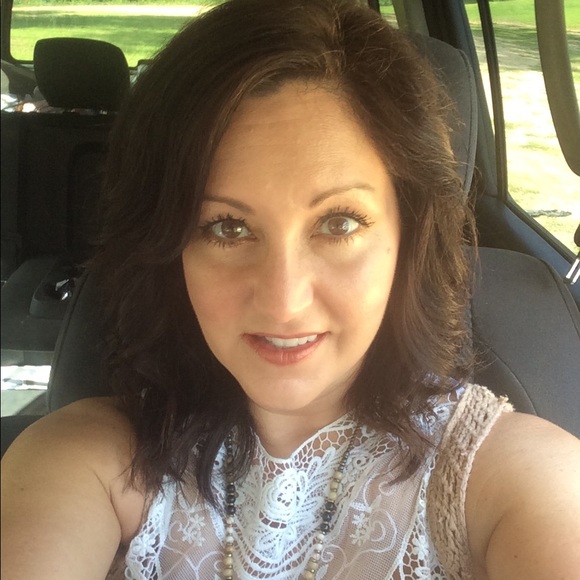 Meet your Posher, Lori - Picture 1 of 1