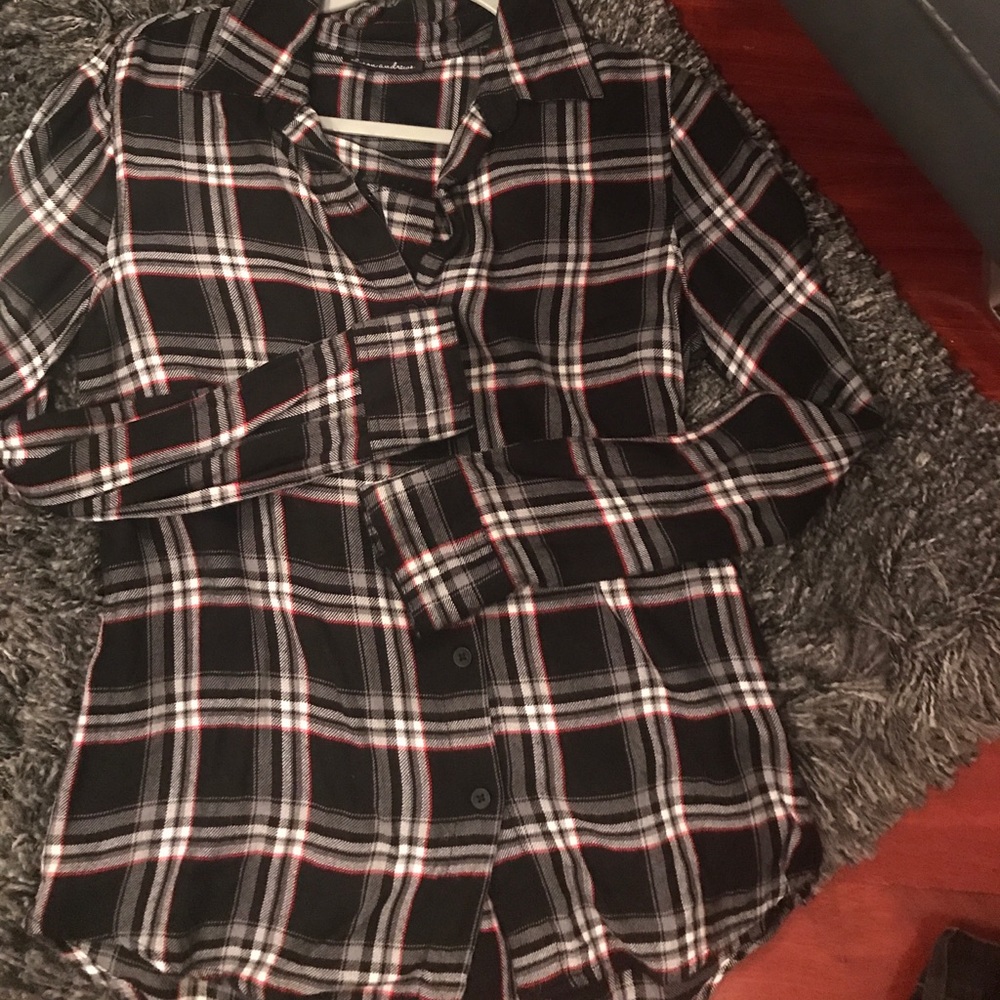 Flannel too longer in back zipper open