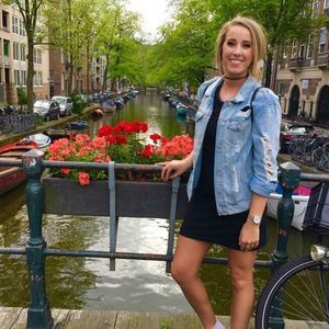 Meet your Posher, Bee