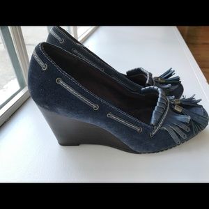 Blue suede Aerosoles wedges