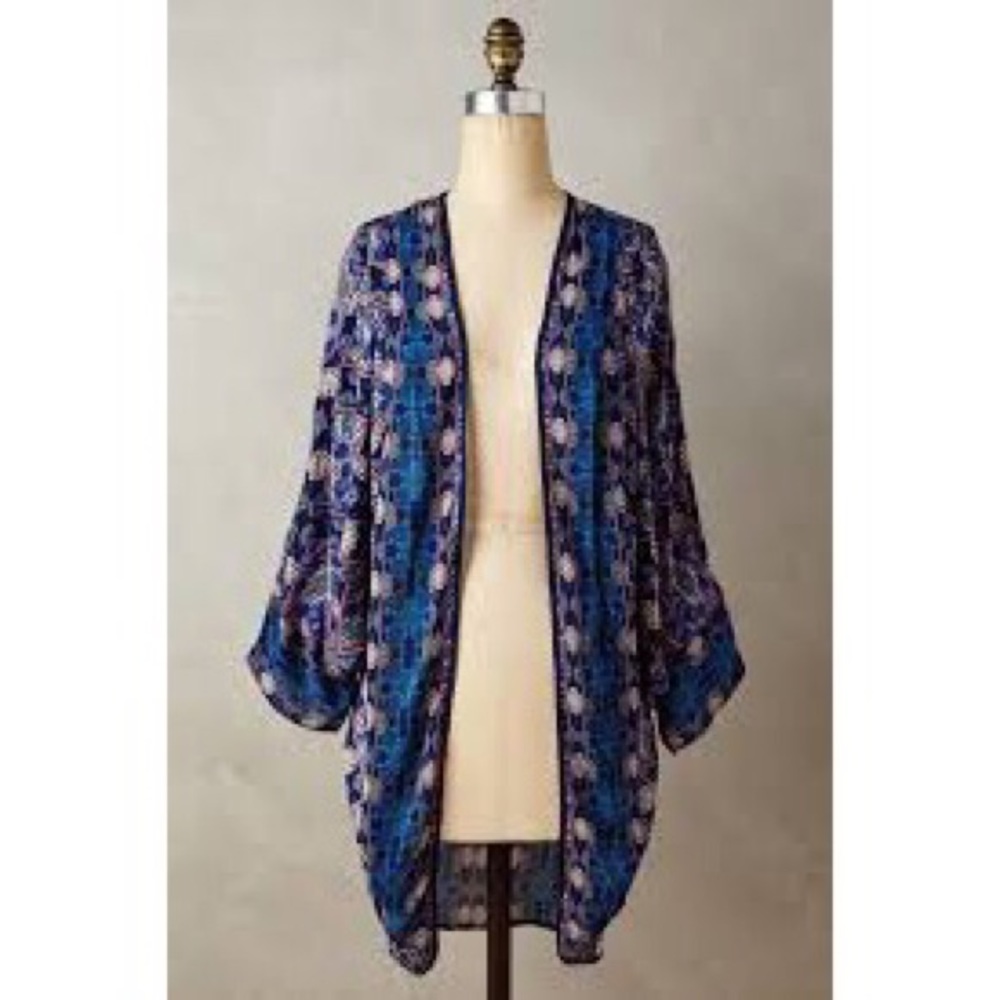 Feathers by Tolani kimono