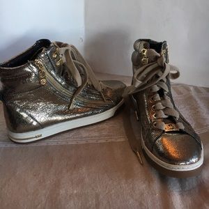 NEW NEVER WORN Michael Kors high top sneaker sz 5