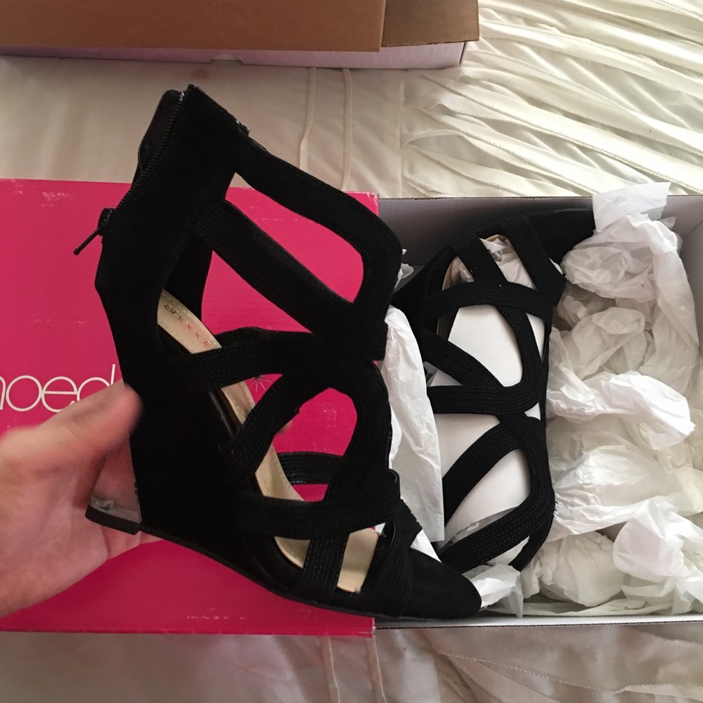NIB BLACK SHOEDAZZLE BLACK WEDGE CLEAR HEEL SZ 7.5