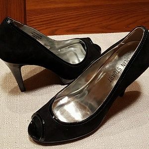 Colin Stuart suede peep-toe n patent pumps