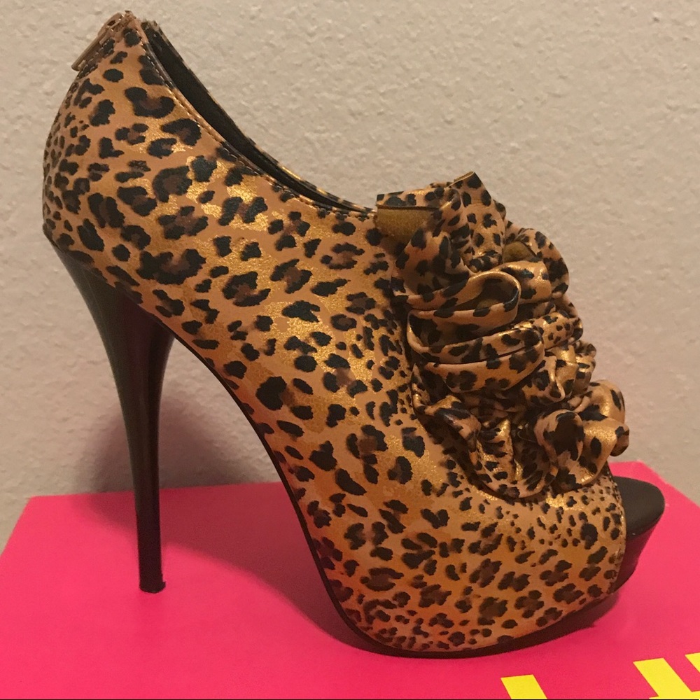 Leopard Print Peep Toe Heels