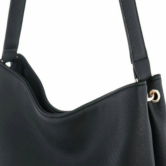 NWT! CHIC HANDBAG! ❤️ - Picture 3 of 6