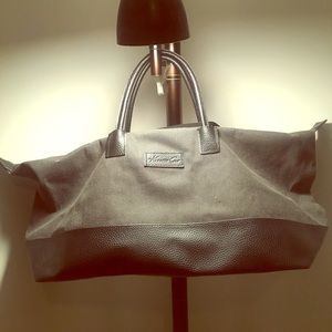 NWOT Kenneth Cole duffle bag!
