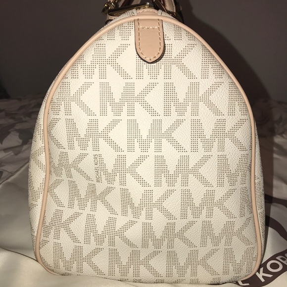 Michael Kors Signature White Handbag - Picture 3 of 8