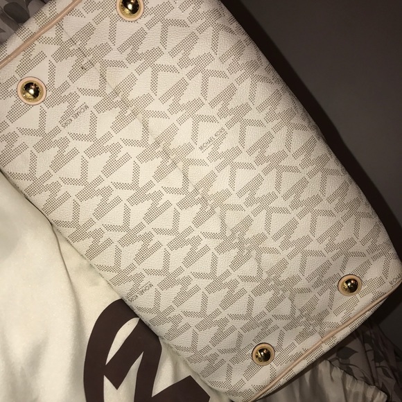 Michael Kors Signature White Handbag - Picture 7 of 8