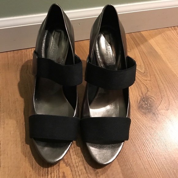 Silver Banana Republic Heels 8 1/2 - Picture 1 of 4