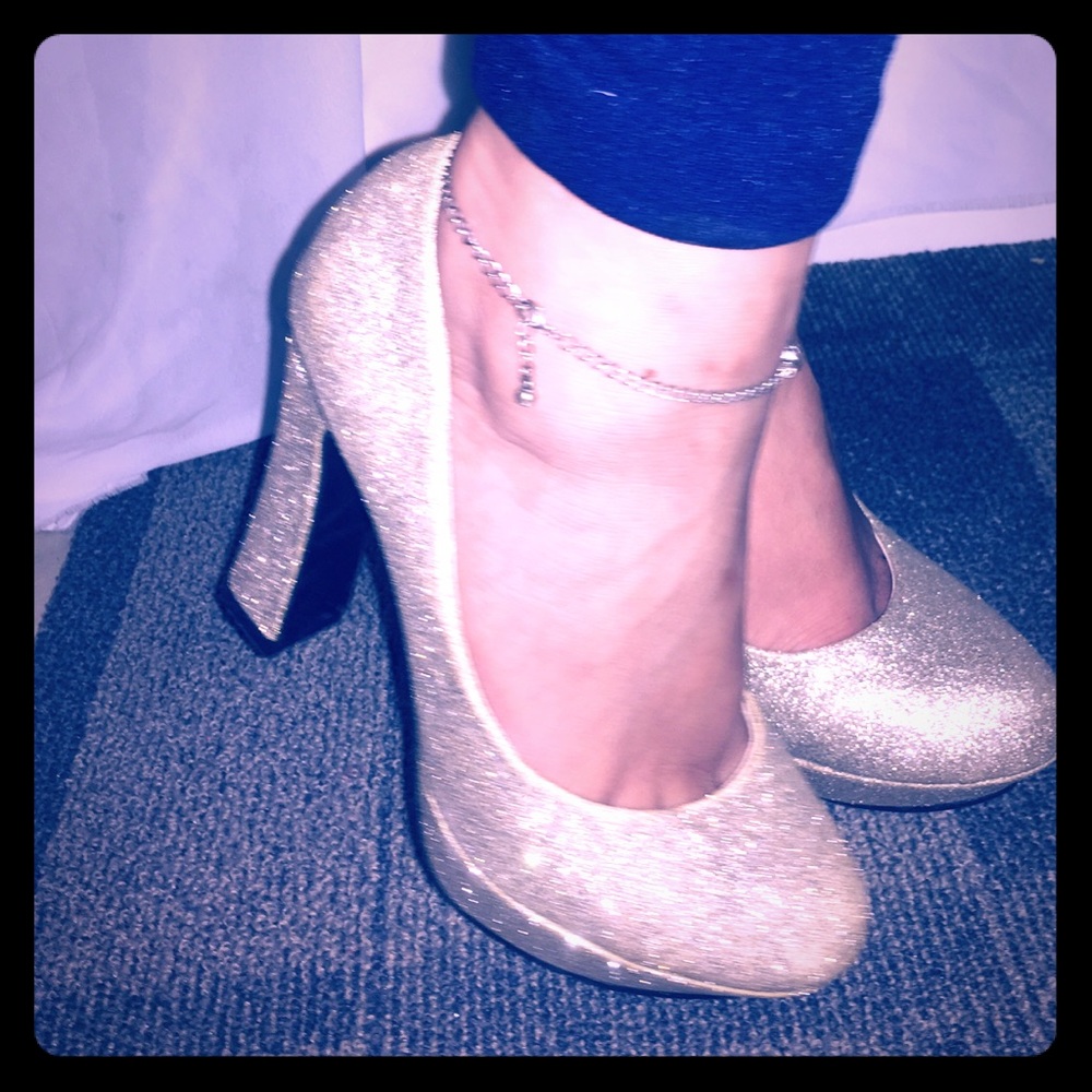 Gold heel size 7.5