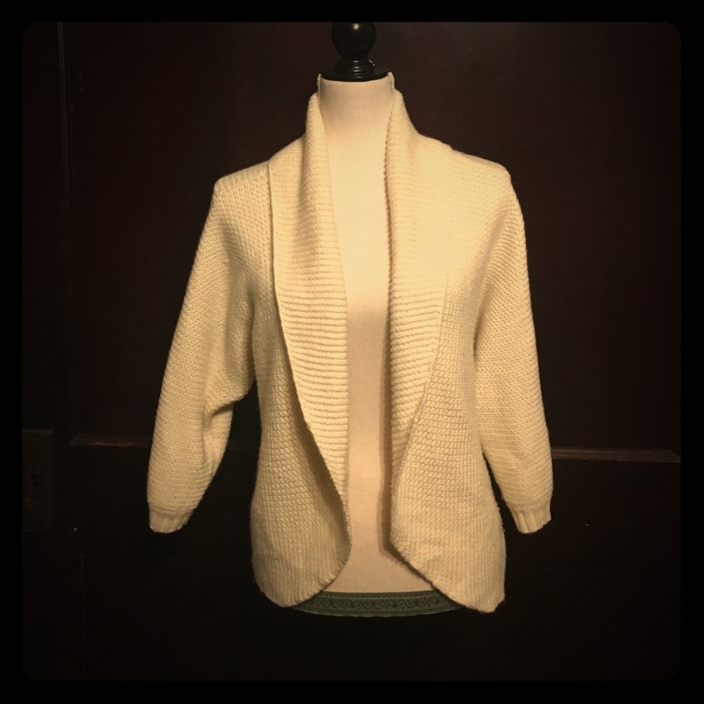 Beautiful Gap ivory wool blend shrug sweater