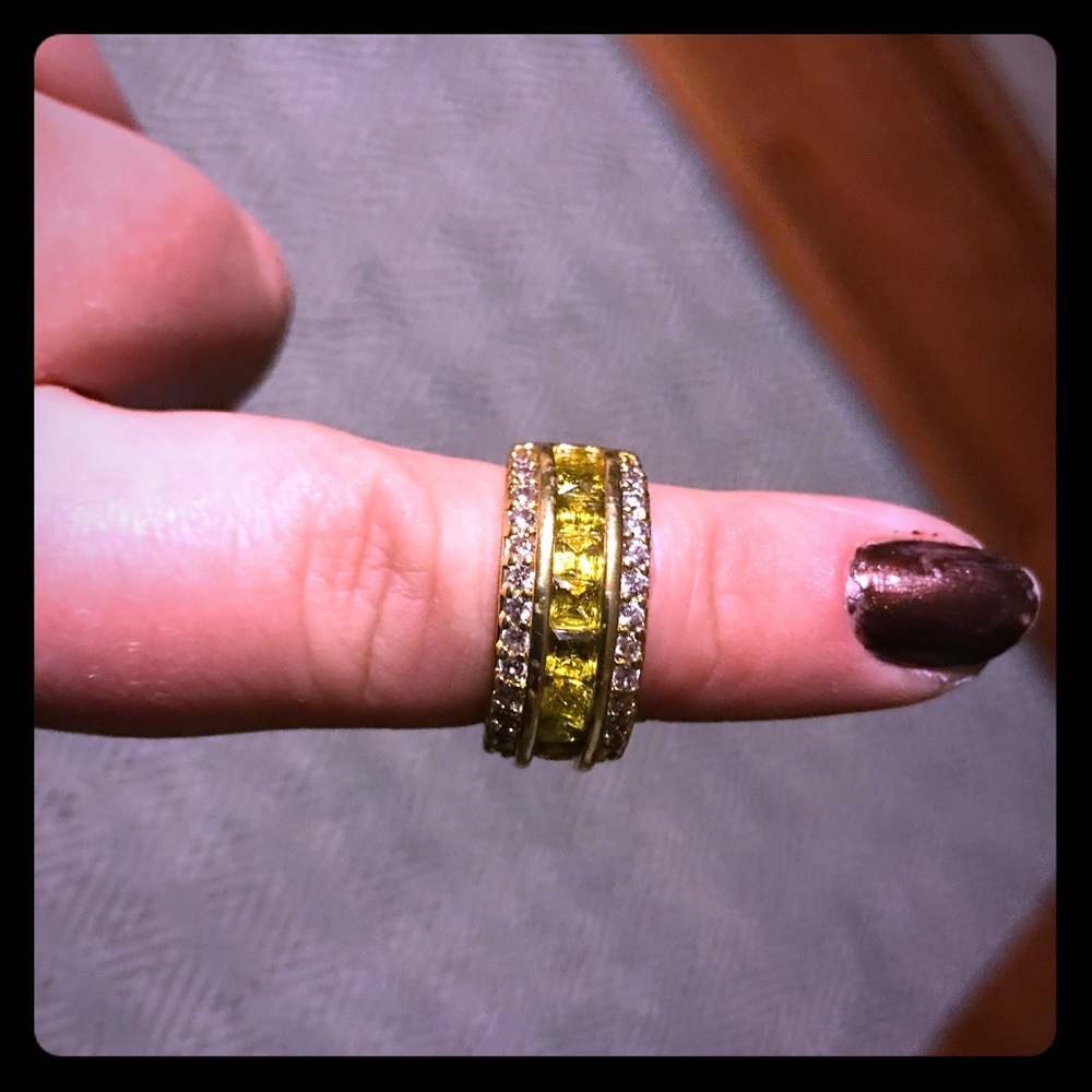 3.55ct peridot and white sapphire ring