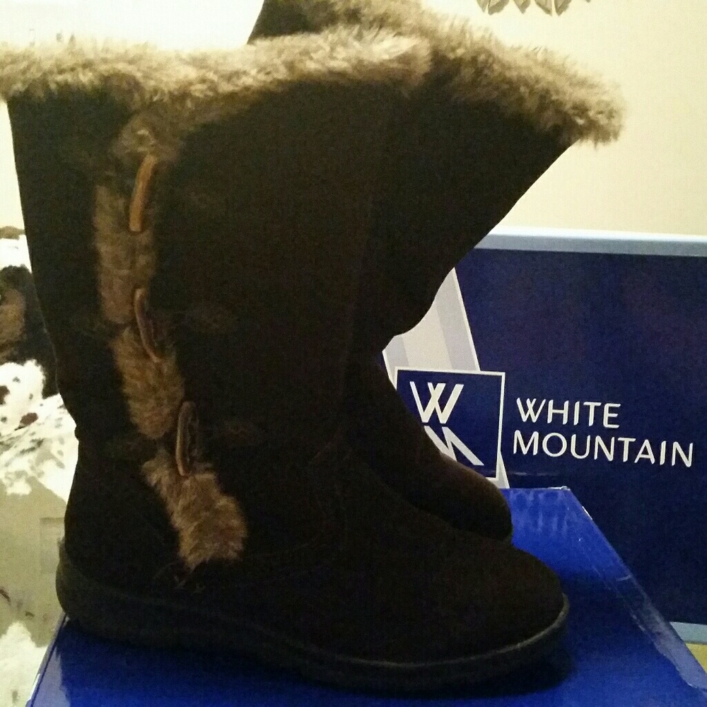 Brown suede White Mountain mid-calf boots