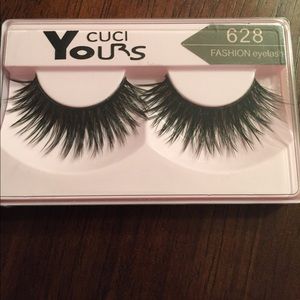 Faux mink false eyelashes.