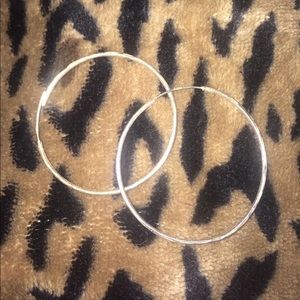 Sterling silver hoop earrings! Approx 1 x 1 inch.