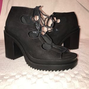 Lace-up Chunky Sandal. Lace-up Chunky Sandal.