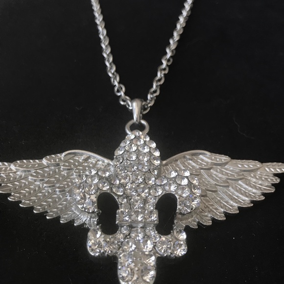 Angel wing & rhinestone  fleur de lis necklace - Picture 3 of 3